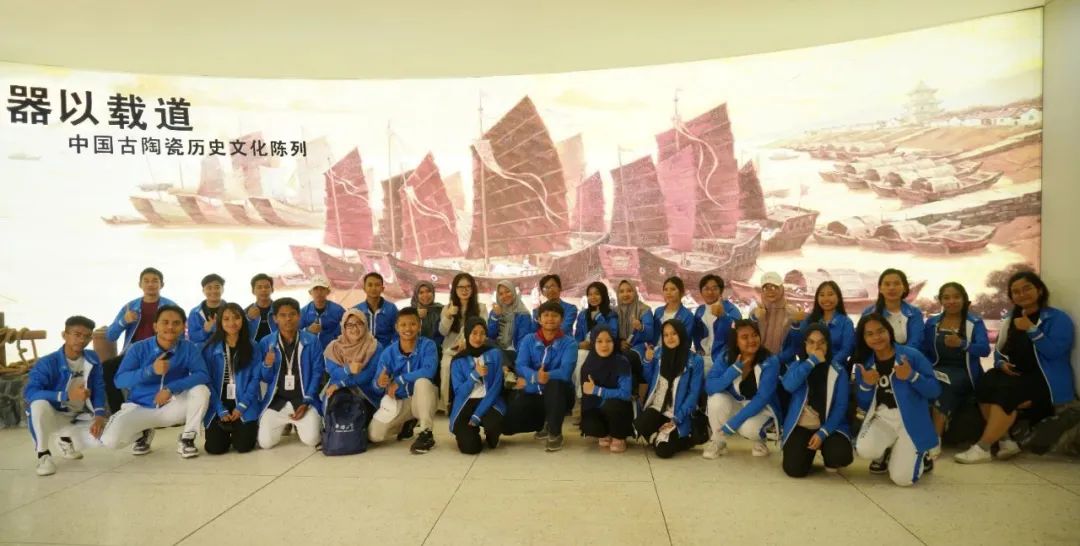 华侨大学预科教育学院印尼班留学生赴寒江雪艺术馆研学中华传统文化